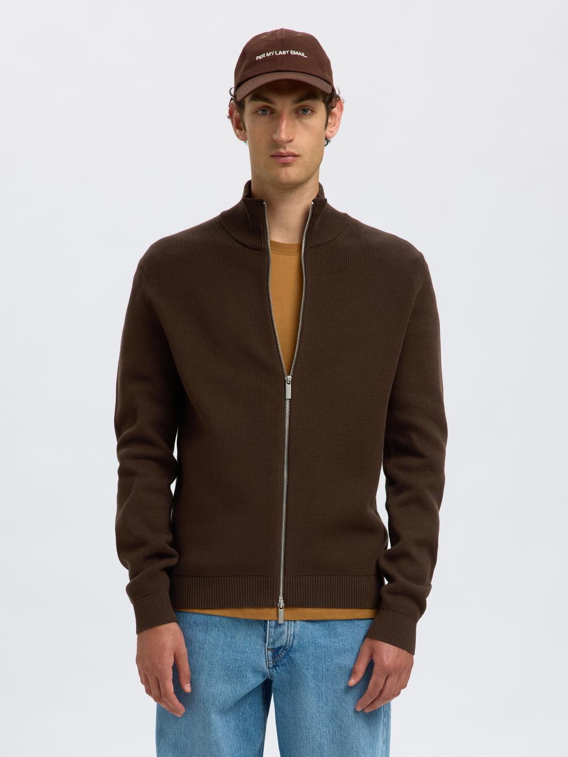 model_shot-front